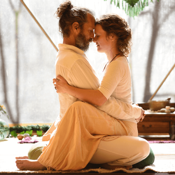 Mujer en posicion de meditacion