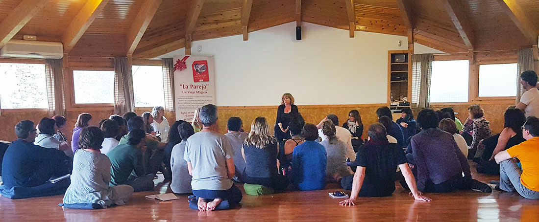 Mujer en posicion de meditacion